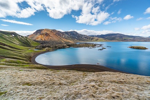 when is the best time to travel to iceland